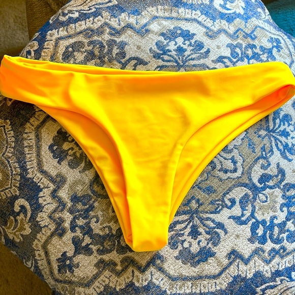 Yellow bikini Size Medium NWOT - Picture 4 of 9